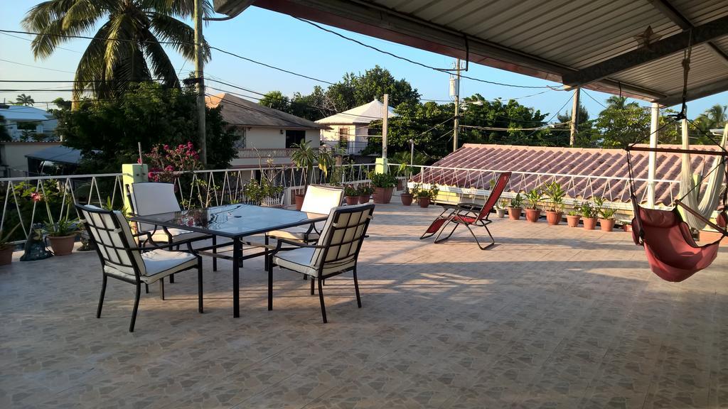 The Red Hut Inn Belize City Pokój zdjęcie