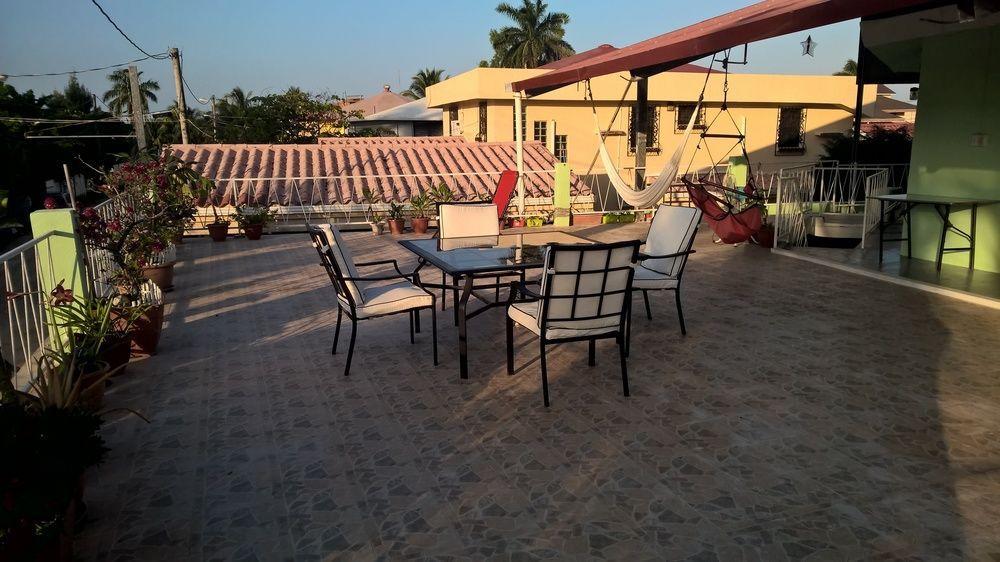 The Red Hut Inn Belize City Zewnętrze zdjęcie