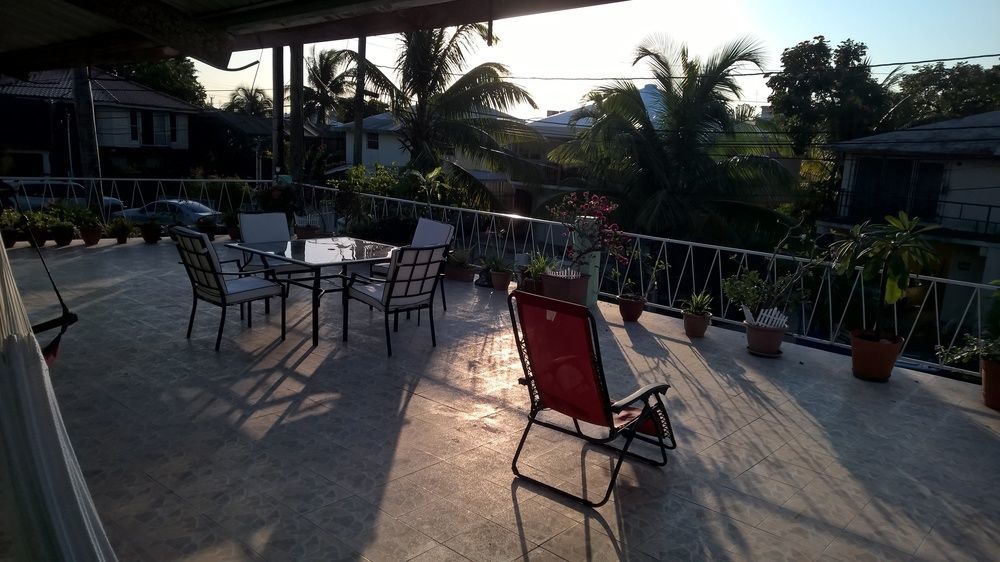 The Red Hut Inn Belize City Zewnętrze zdjęcie