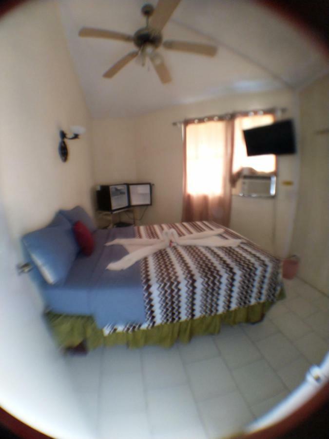 The Red Hut Inn Belize City Zewnętrze zdjęcie